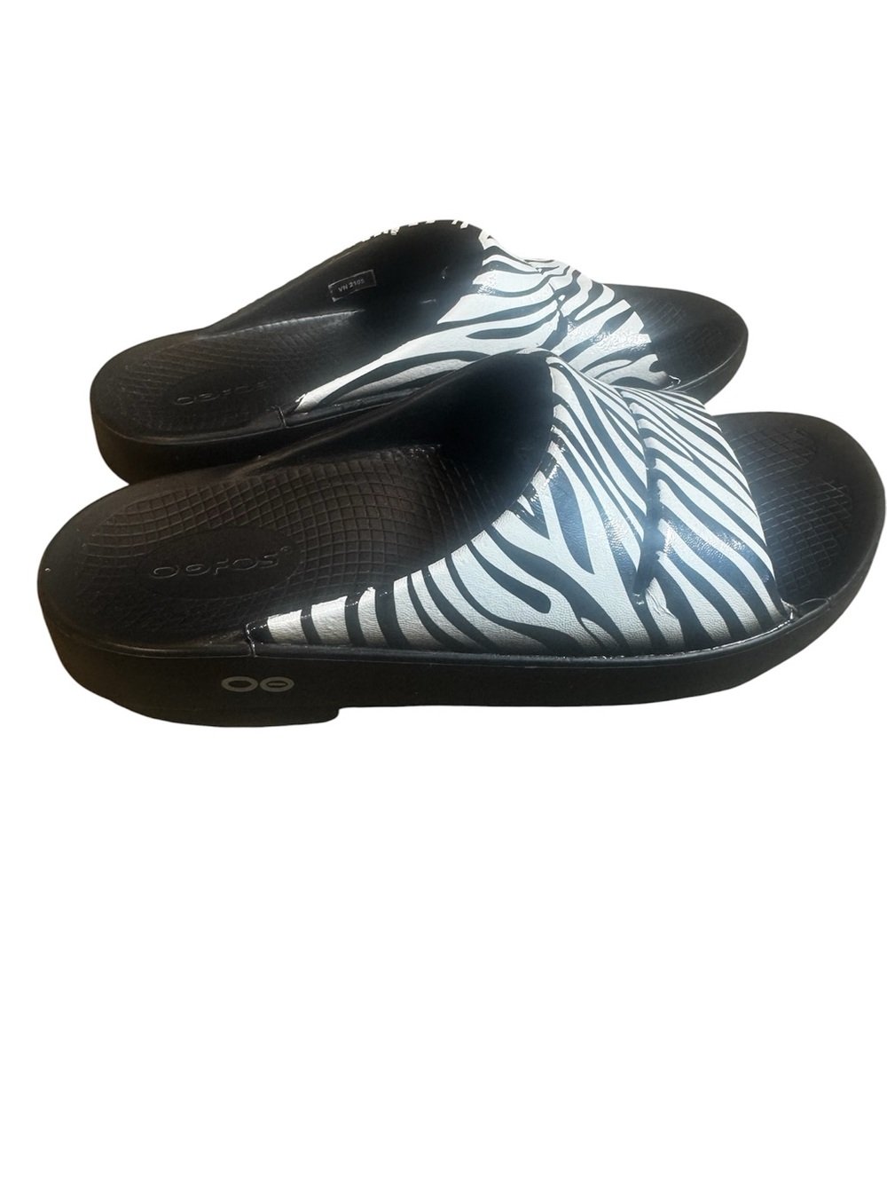 OOFOS OOahh Zebra Print recovery slide sandals. - Picture 4 of 7